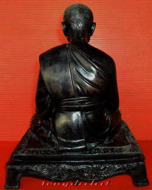 รูปหล่อบูชาพระครูเกษมธรรมนันท์(หลวงพ่อแช่ม) วัดดอนยายหอม จ.นครปฐม ใต้ฐานจารยันต์ค่ะ