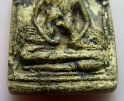 **วัดใจ**พระขุนแผนอุ้มไก่ เนื้อผงลง เก่าๆ ไม่ทราบที่**เมตตา มหาเสน่ห์ สวยๆ เชิญชมครับ