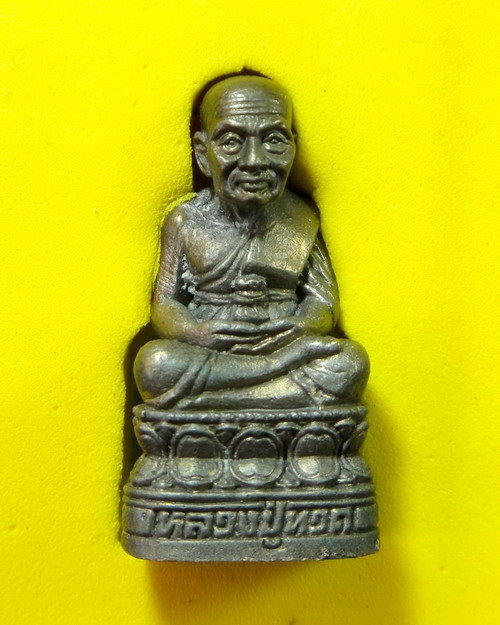 หลวงปู่ทวด เนื้อนวะโลหะลอยองค์ หลวงปู่ทิม วัดพระขาว ปลุกเสกปี 42 สร้าง 499 องค์