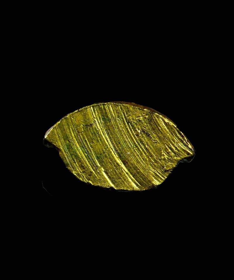 พระใสเล็บมือนาง ปี12 ใต้ฐานวงเดือนนิยมครับ กะไหล่ทองสวยเดิมๆนานๆเจอครับหายากสุดๆ