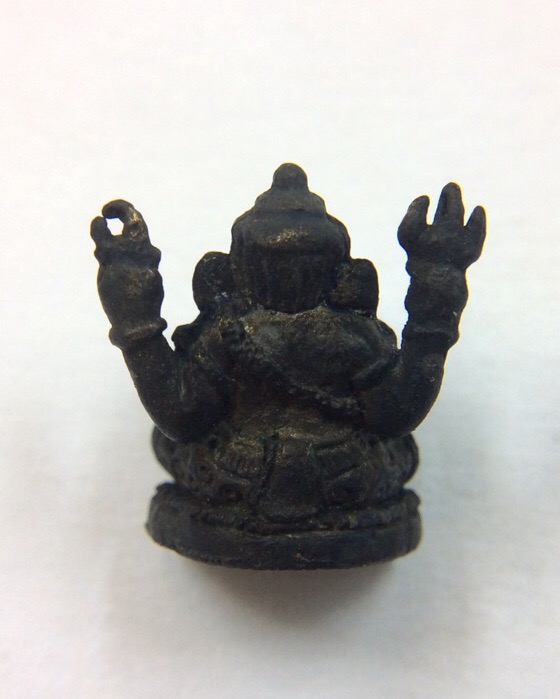 พระพิฆเนศ พิมพ์ลอยองค์ รุ่นบูชาครู หลวงพ่อเปิ่น วัดบางพระ จ.นครปฐม ปี40 เนื้อโลหะ กล่องเดิม