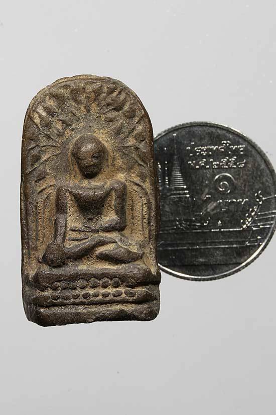 **วัดใจ**พระคง เนื้อดินเก่า ไม่ทราบกรุหรือเกจิสร้าง**เนื้อสวย เชิญชมครับ