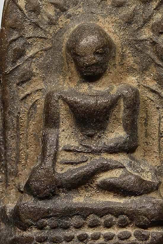 **วัดใจ**พระคง เนื้อดินเก่า ไม่ทราบกรุหรือเกจิสร้าง**เนื้อสวย เชิญชมครับ