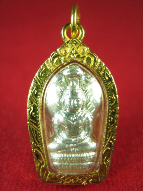 ปรกใบมะขาม หลวงพ่อสาคร วัดหนองกรับ เนื้อเงิน ปี 53 พร้อมเลี่ยมทองแท้สวยงามพร้อมใช้ครับ