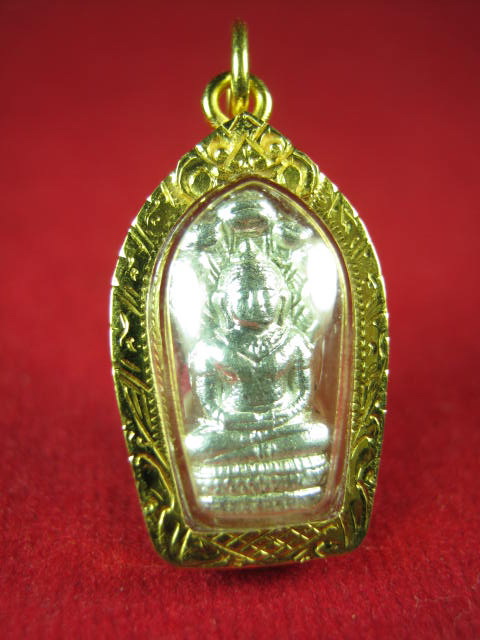 ปรกใบมะขาม หลวงพ่อสาคร วัดหนองกรับ เนื้อเงิน ปี 53 พร้อมเลี่ยมทองแท้สวยงามพร้อมใช้ครับ