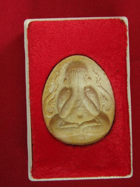 พระผงปิดตาจัมโบ้ ... หลวงปู่คำ พันธ์ รุ่นอุดมความสุข ปี40 ส วย ๆๆๆ กล่องเดิม