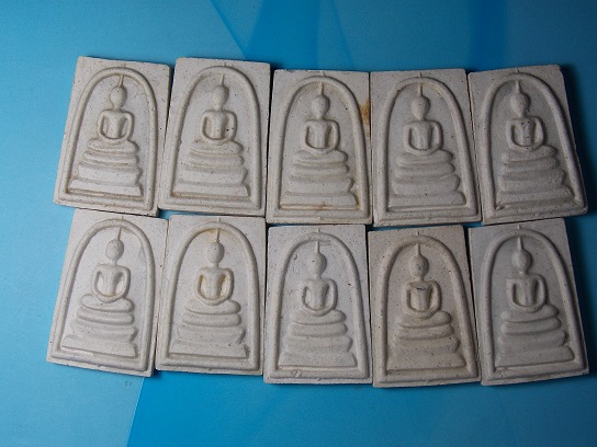 พระสมเด็จวัดระฆังรุ่น 214 ปีเกิด พิมพ์ใหญ่นิยม (หลวงปู่หมุนปลุกเสก)มา 10องค์