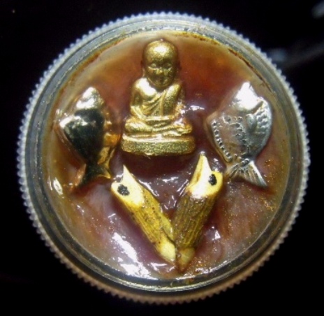 **วัดใจ**สีผึ้งมหาลาภ มหาเสน่ห์ หลวงพ่อเงิน วัดท้ายน้ำ สาริกาคู่ ตะเพียนเงินตะเพียนทอง