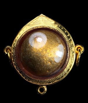 เคาะเดียว 2#...ลูกอมเมตตามหานิยม หลวงพ่อสาคร โค๊ตเลข 3 สร้างแค่ 999ลูก (นิยม หายาก) เลี่ยมทองสามห่วง