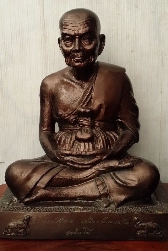 พระบูชาหลวงปู่ทวดหน้าตัก9นิ้ว ปี2537 ใต้ฐานบรรจุ.ลป.ทวดเนื้อว่าน