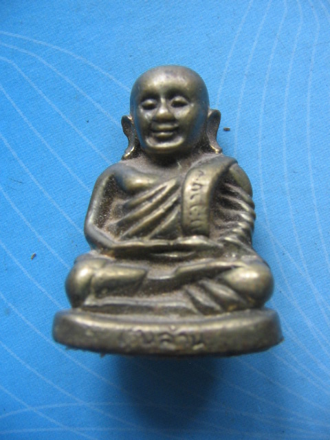 รูปหล่อ หลวงพ่อเงิน วัดบางคลาน พิจิตร เนื้อทองเหลือง เคาะเดียวครับ