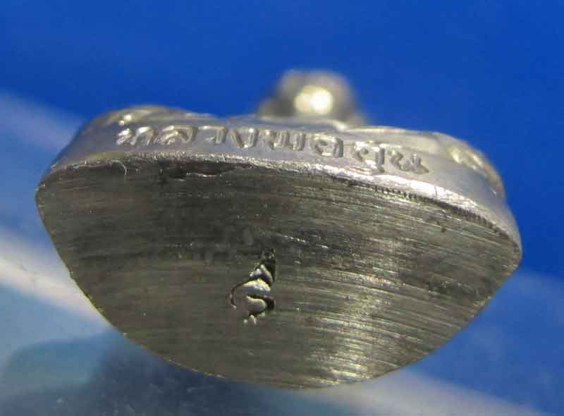 รูปหล่อปั๊ม รุ่นแรก หลวงพ่ออุ้น วัดตาลกง จ.เพชรบุรี ปี 2540 เนื้ออัลปาก้า