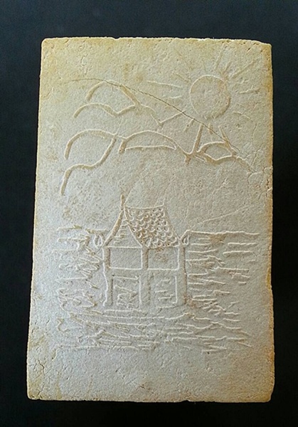 พระเนื้อผงพิมพ์สี่เหลี่ยมรูปเหมือนครึ่งองค์หลวงพ่อสงฆ์ วัดเจ้าฟ้าศาลาลอย