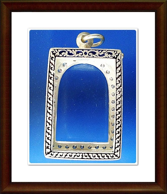 ตลับพระสมเด็จ เงินลงยา ฝังพลอย ขาว-เขียว