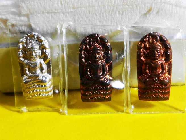 ชุดปรกมะขามรุ่นแรกหลวงพ่อสิน ปี 2536 เงินโค๊ต ดอกจัน นวะโค๊ต ดอกจัน ทองแดงโค๊ต ก ผิวสวยเดิมๆครับ