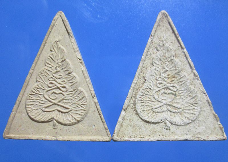 พระผงหลังใบโพธิ์ หลวงพ่อเขียน วัดสำนักขุนเณร จ.พิจิตร ปี2516 2องค์ครับ