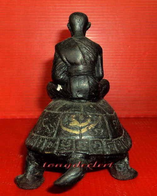 รูปเหมือนบูชาหลวงปู่หลิวนั่งเต่า รุ่นพิเศษ วัดไทรทอง หน้าตัก 2 นิ้วค่ะ