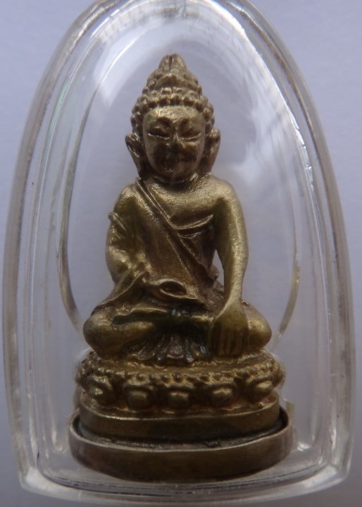 พระชัยวัฒน์เพชรกลับเนื้อสำริดครอบก้นเงินหลวงปู่หงษ์ วัดเพชรบุรี เคาะเดียว