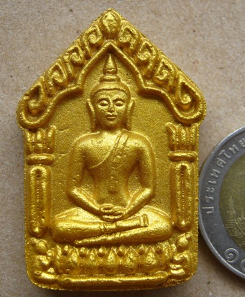 พระะขุนเเผนยอดขุนพลศรีธาตุ หลวงปู่เกลี้ยง วัดโนนเเกดจ ศรีสะเกษ ปี53 เนื้อขาวทาทองหลังฝังตะกรุดเงินคู