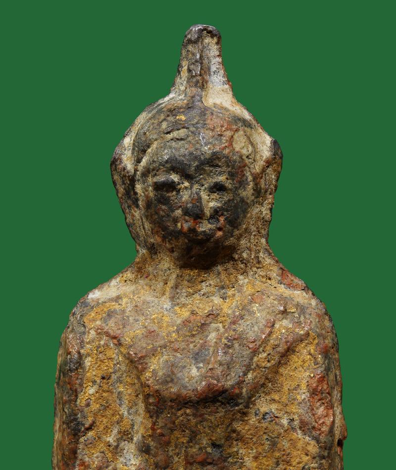 พระยอดธง เนื้อชินสนิมแดง  ลงทองในกรุ  พระฟอร์มสวย 