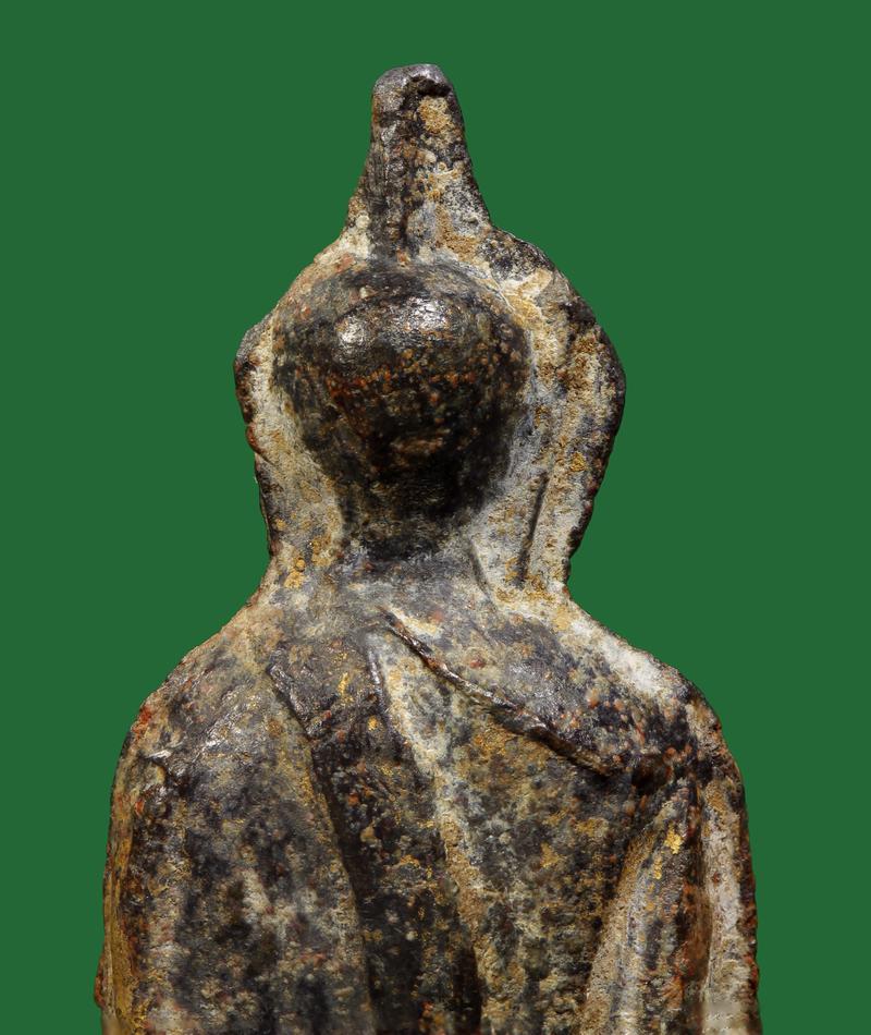 พระยอดธง เนื้อชินสนิมแดง  ลงทองในกรุ  พระฟอร์มสวย 