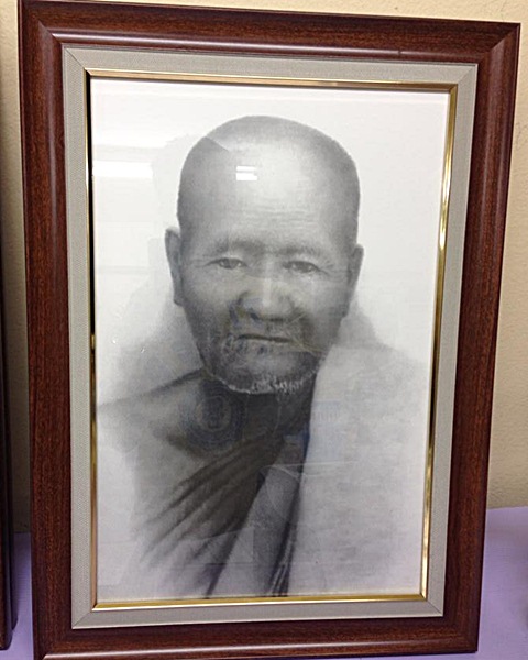  ภาพวาด drawingพิมพ์ลงกระดาษร้อยปอนด์ ขนาดบูชา หลวงปู่เอี่ยม วัดสะพานสูง จ.นนทบุรี พร้อมกรอบไม้กระจก