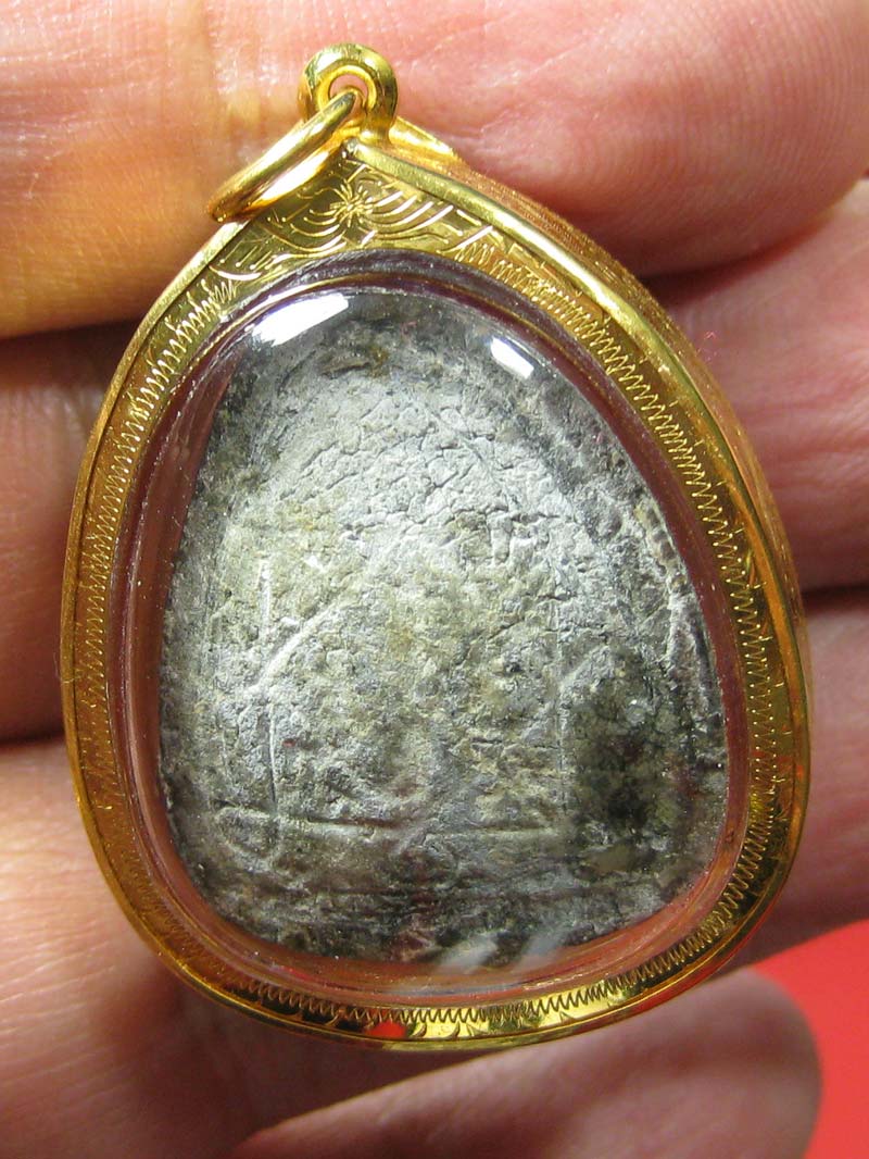 (3) พระปิดตา "รุ่นปลดหนี้ พิมพ์หลังยันต์ตรี" เนื้อผงใบลาน ปี 2521