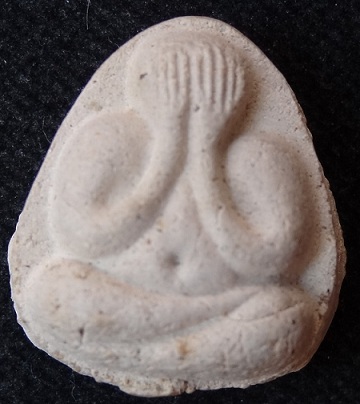 พระปิดตามหาเสน่ห์ หลังยันต์พุทโธ เนื้ออิทธิเจ 