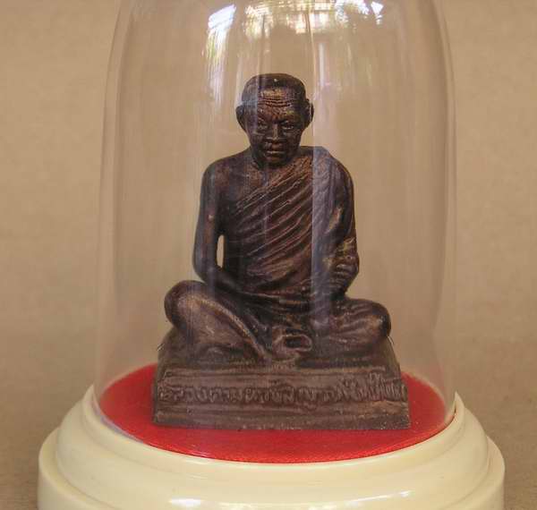 หลวงตามหาบัว รุ่ นฉลองเจดีย์น้ำ หนาว ตั้งหน้าร ถ พร้อมครอบแก้ว 