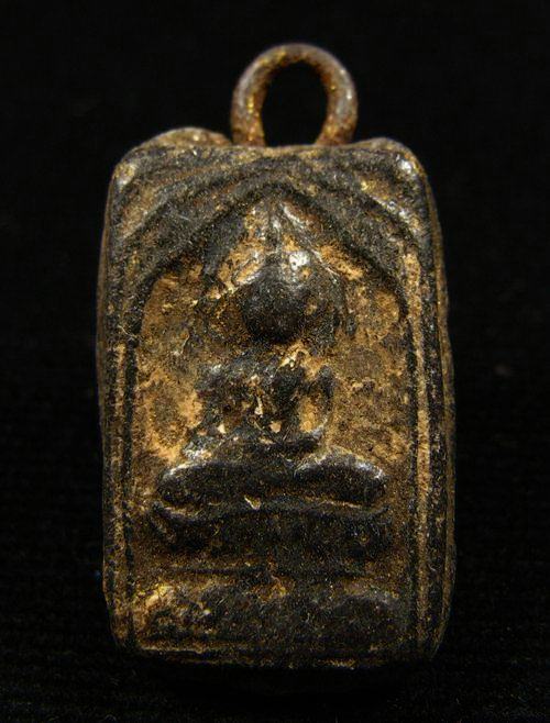 พระเนื้อผงลงรัก เนื้อหามวลสารดี สวยไม่ทราบที่ครับ