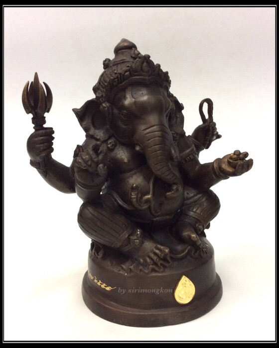 พระพิฆเนศ ปางนั่งบรมครู รุ่น 100 ปี กรมศิลปากร ขนาดบูชา หน้าตัก 4 นิ้วครึ่ง เนื้อโลหะผสม No.1905