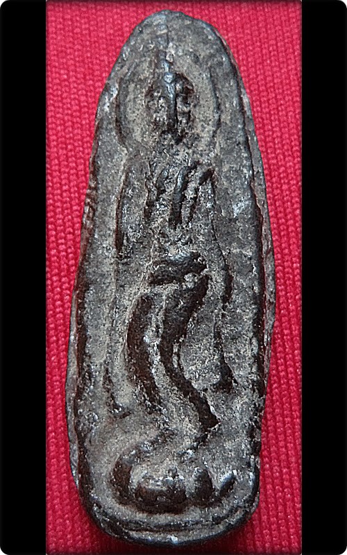 พระกำแพงพลูจีบ ฐานบัว3ดอก