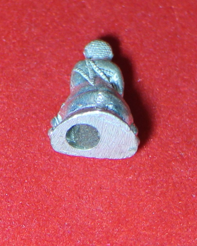 พระกริ่งเล็ก หลวงปู่สินปี58 เนื้อกะไหล่เงิน ก้นอุดผงพรายกุมาร พร้อมกล่อง