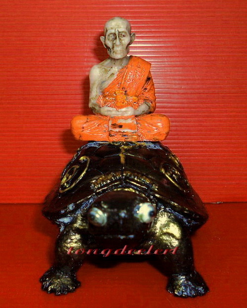 รูปเหมือนบูชาหลวงปู่หลิวนั่งเต่า วัดไร่แตงทอง ปี 2540 เนื้อเรซิ่น หายาก สวยมากค่ะ