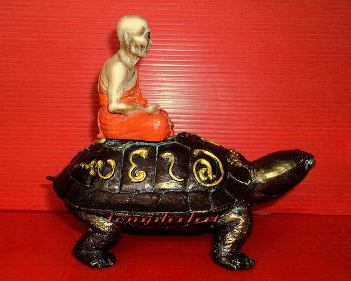 รูปเหมือนบูชาหลวงปู่หลิวนั่งเต่า วัดไร่แตงทอง ปี 2540 เนื้อเรซิ่น หายาก สวยมากค่ะ