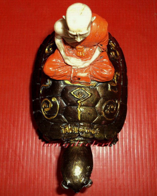 รูปเหมือนบูชาหลวงปู่หลิวนั่งเต่า วัดไร่แตงทอง ปี 2540 เนื้อเรซิ่น หายาก สวยมากค่ะ