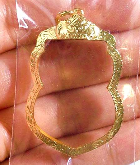  กรอบทองคำแท้ ยกซุ้มหัวสิงห์ ใส่เหรียญเสมาหลวงปู่ทวด น้ำหนัก 2.19กรัมราคา 3250บาท 