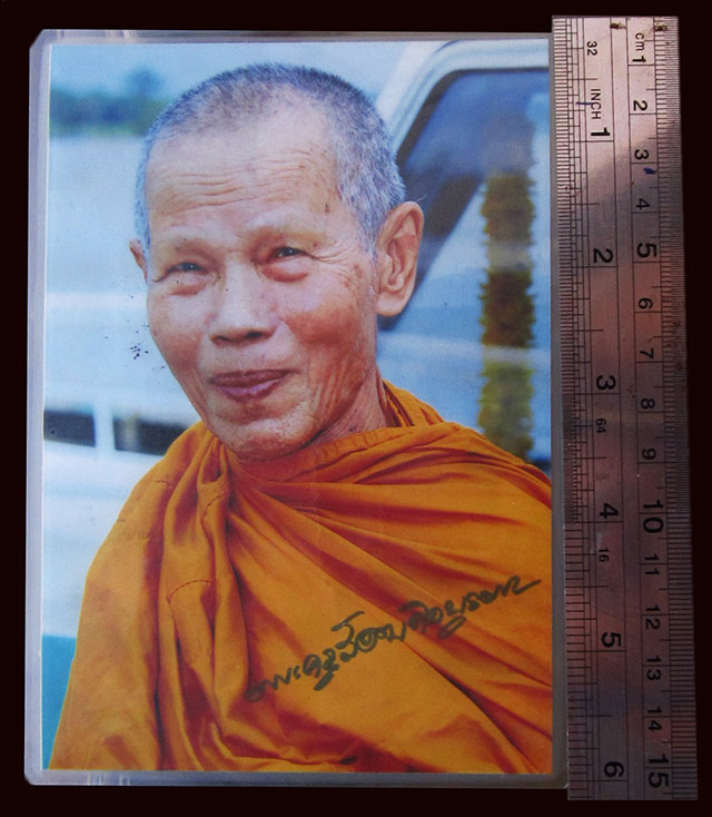 รูปถ่ายบูชา หลวงปู่บัว ถามโก วัดศรีบุรพาราม จ.ตราด ขนาด ๔ x ๖ นิ้ว ด้านหลัง ติดเกศาและจีวรห่ม