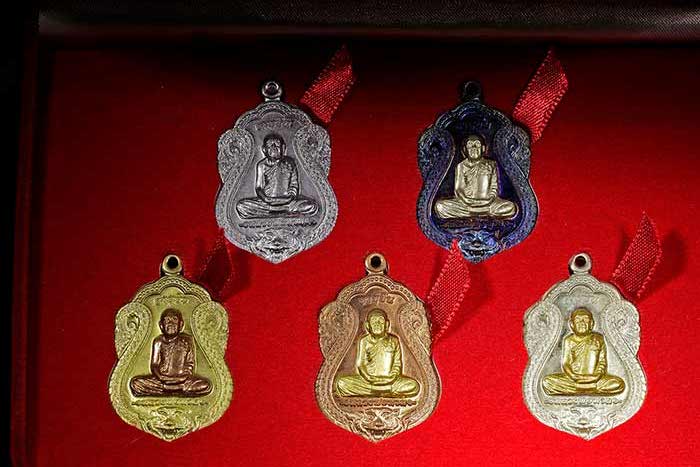 เหรียญหลวงพ่อหวล วัดชาวเหนือ รุ่นเสมาอายุยืน (ชุดกรรมการ)