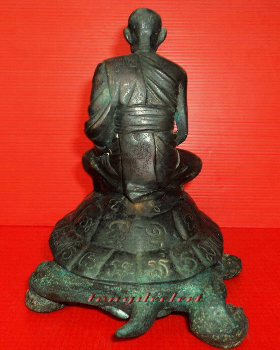 รูปเหมือนบูชาหลวงปู่หลิวนั่งเต่า วัดไร่แตงทอง ฉลองอายุ 92 ปี พ.ศ.2539 ค่ะ