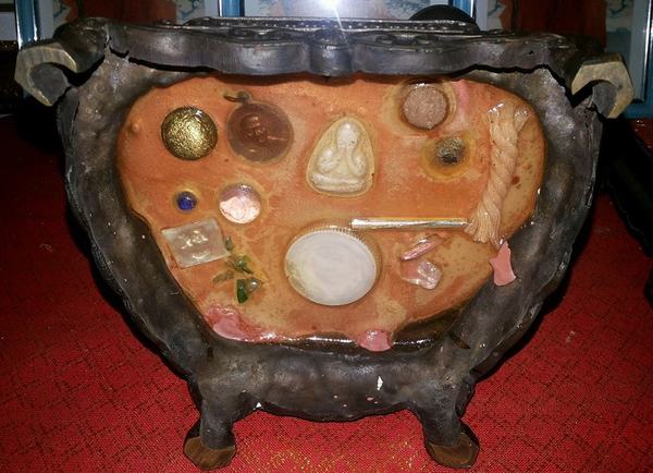 พระสังกัจจาย์ หลวงปู่หงษ์ พรหมปัญโญ วัดเพชรบุรี (สุสานทุ่งมน) แดงเดียวครับ