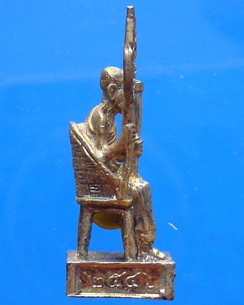 รูปหล่อหลวงพ่อแช่ม วัดฉลอง นั่งถือพัด ปี 2546