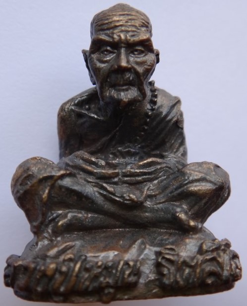 รูปหล่อหลวงปู่หมุน ฐิตสีโล รุ่นลายมือมหาเศรษฐี เนื้อนวะ ปลุกเสกนาน 2 ปีเคาะเดียว