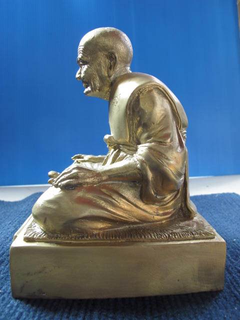 หลวงปู่ทวด เหยียบน้ำทะเลจืด นิ้วกระดก รุ่นพึ่งบุญบารมี เนื้อสัตะโลหะ หน้าตัก 5 นิ้ว เลข...142