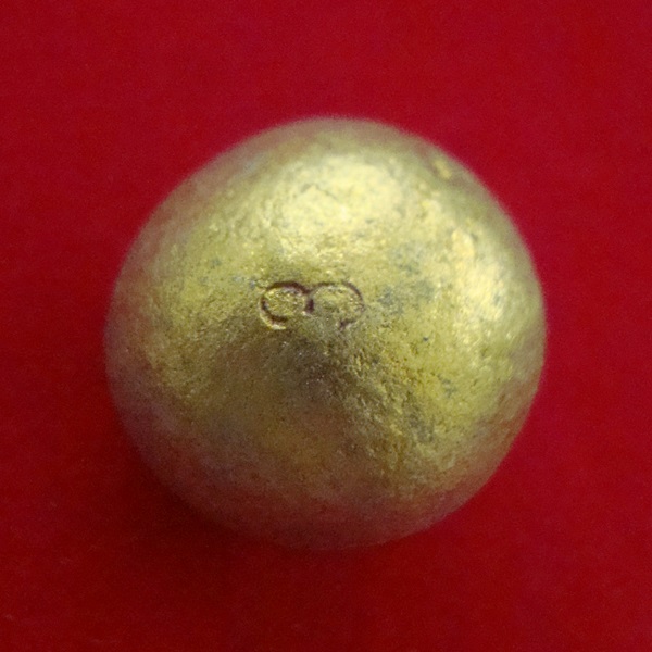 ลูกอมเมตตามหานิยม  ผสมผงพรายกุมาร  ว่านดอกทอง  ปลุกเสกโดยหลวงพ่อสาคร โค๊ตเลข 3