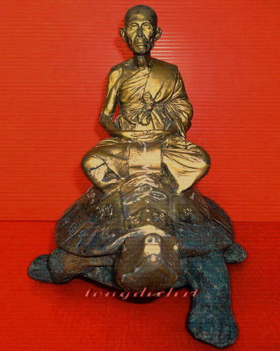 รูปเหมือนบูชาหลวงปู่หลิวนั่งเต่า วัดไทรทอง ฉลองอายุ 90 ปี พ.ศ.2538 สีทอง หายากค่ะ