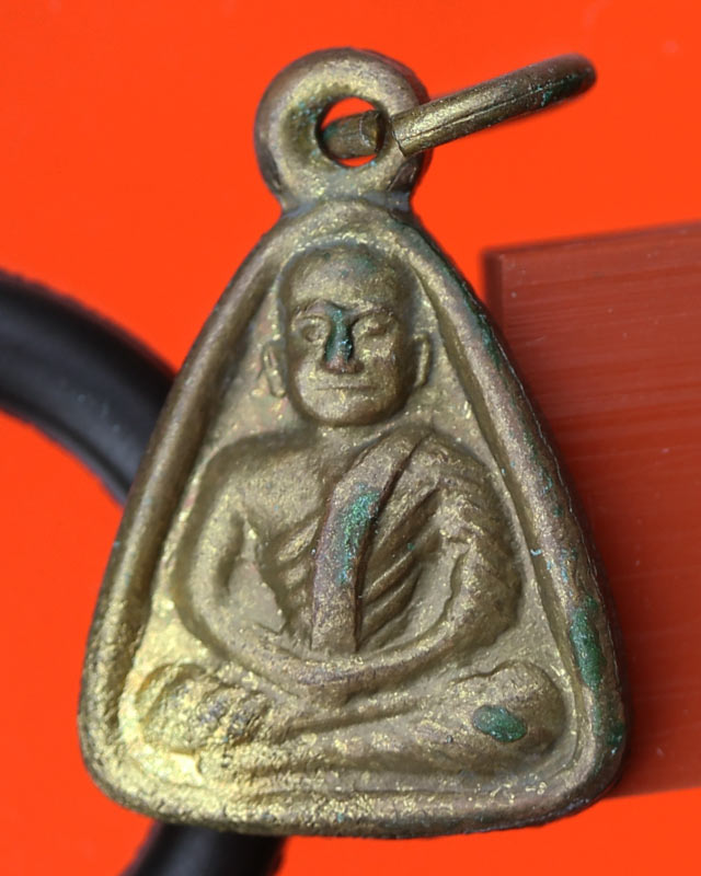 เหรียญจอบเล็กหลวงพ่อเงิน วัดบางคลาน ปี 18 กะไหล่ทอง