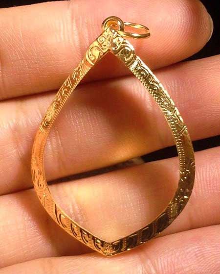 กรอบทองยกซุ้ม ใส่เหรียญฉลุ หลวงปู่แก้ว /เกจิอื่นๆที่มีขนาดใกล้เคียงน้ำหนัก 1.60กรัมราคา2660 บาท 