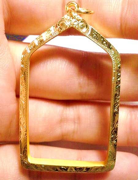 กรอบทองยกซุ้ม ใส่เหรียญห้าเหลี่ยมหลวงปู่ทวดนน.2.45กรัมราคา3550บาท
