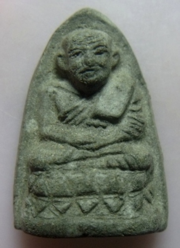 **วัดใจ**หลวงปู่ทวดเนื้อว่านหลังโรยผงตะไบ ใต้ฐานฝังตะกรุด ไม่ทราบที่**สวยๆ เชิญชมครับ